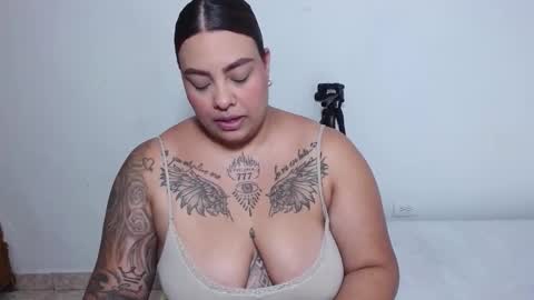 Snapshot of isabella_hots chatting on November 2025 12:20:02 AM estefania online show from November 2025 12:20:02 AM