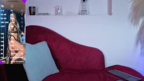Snapshot of isabella_lt chatting on May 2026 10:44:01 AM online show from May 2026 10:44:01 AM