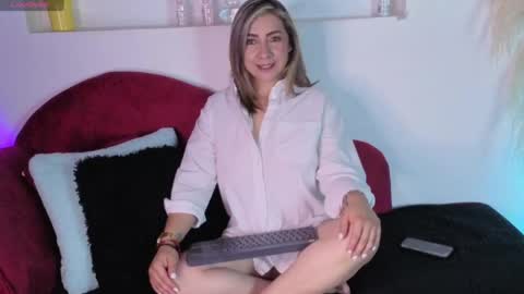 Snapshot of isabella_lt chatting on May 2026 10:54:01 AM online show from May 2026 10:54:01 AM