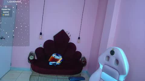 Snapshot of isabella_mendez_1 chatting on May 2026 12:44:02 PM Isa online show from May 2026 12:44:02 PM