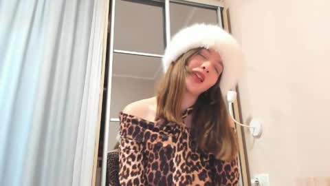 Snapshot of isabella_noir88 chatting on May 2026 04:04:01 PM Isabella Noir online show from May 2026 04:04:01 PM