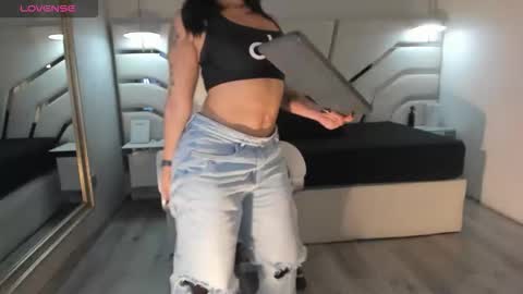 Isa  online show from November 2025 12:13:01 AM