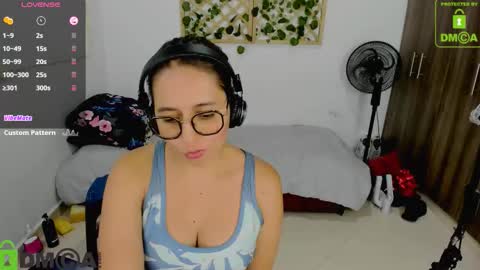 Isabella online show from December 2025 10:05:01 PM