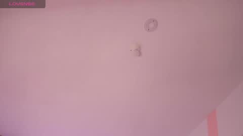 Snapshot of isabella_whiite chatting on June 2026 11:32:01 AM Isabella White online show from June 2026 11:32:01 AM