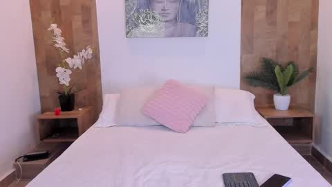 Snapshot of isabella_winkler chatting on February 2026 01:10:01 PM isabella_winkler online show from February 2026 01:10:01 PM