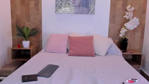 Snapshot of isabella_winkler chatting on February 2026 01:01:02 PM isabella_winkler online show from February 2026 01:01:02 PM