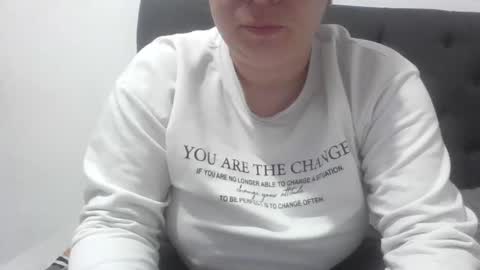 isabellaa_hills_ online show from November 2025 02:57:02 PM