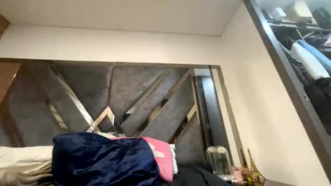 Isabella.. back again  online show from October 2025 05:37:01 AM