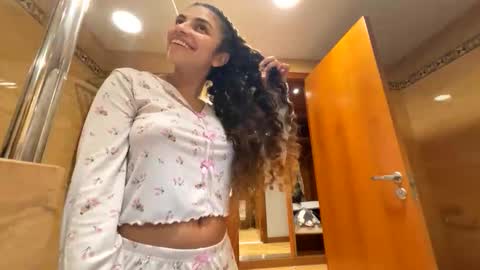 Isabella.. back again  online show from December 2025 05:42:02 PM