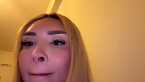 Snapshot of isabellatsvbaby chatting on May 2026 05:51:01 PM isabellatsvbaby online show from May 2026 05:51:01 PM