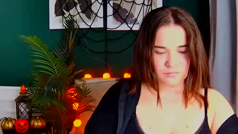 Isabell online show from October 2025 08:36:01 AM
