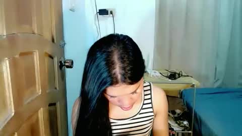 Snapshot of isabelle_amore chatting on April 2026 01:30:02 AM Ysa online show from April 2026 01:30:02 AM