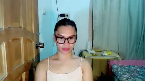 Snapshot of isabelle_amore chatting on May 2026 09:55:02 PM Ysa online show from May 2026 09:55:02 PM