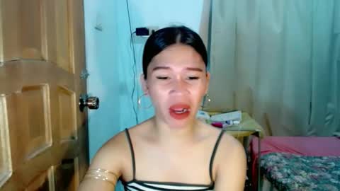 Snapshot of isabelle_amore chatting on May 2026 07:58:01 AM Ysa online show from May 2026 07:58:01 AM