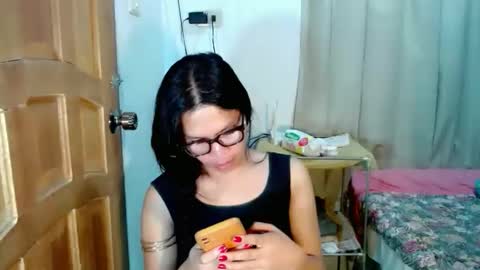 Snapshot of isabelle_amore chatting on May 2026 05:51:01 PM Ysa online show from May 2026 05:51:01 PM