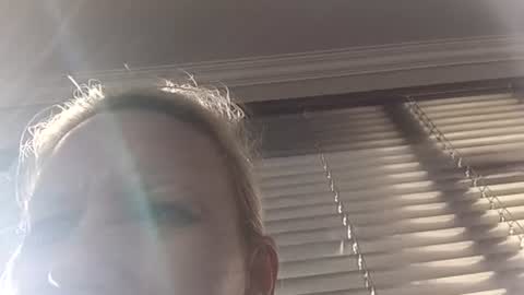 Snapshot of isabelle_cora chatting on June 2026 07:05:02 AM Isabelle Cora online show from June 2026 07:05:02 AM