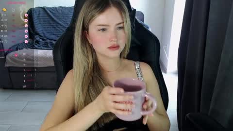 Snapshot of isabelswan chatting on May 2026 02:45:02 PM isabelswan online show from May 2026 02:45:02 PM