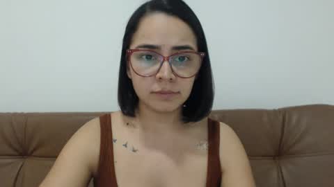 Emma online show from November 2025 09:46:02 PM