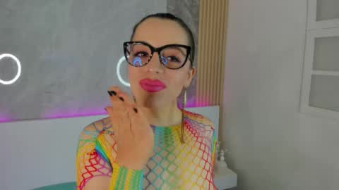 Isis Noir online show from October 2025 07:09:02 PM