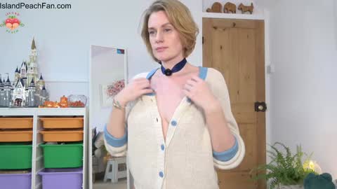 Lou  Peaches online show from October 2025 01:10:01 PM