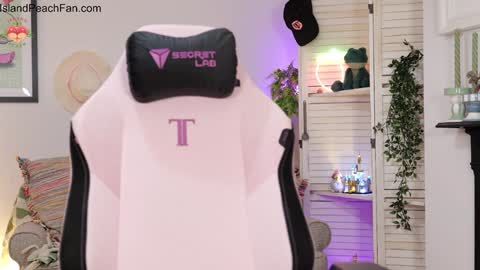 Lou  Peaches online show from January 2026 02:43:01 PM