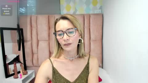 ISSA MILF online show from April 2026 08:50:01 PM