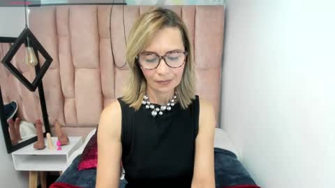 Snapshot of issa_milf__ chatting on April 2026 05:30:01 PM ISSA MILF online show from April 2026 05:30:01 PM