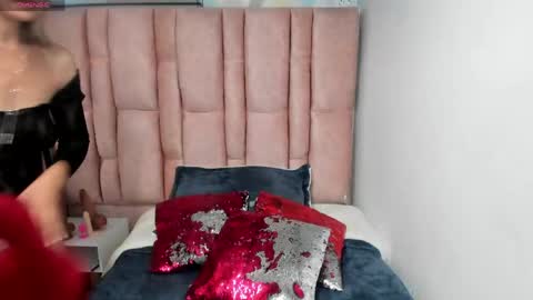 Snapshot of issa_milf__ chatting on May 2026 01:40:01 PM ISSA MILF online show from May 2026 01:40:01 PM