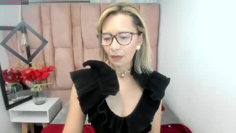 Snapshot of issa_milf__ chatting on June 2026 01:39:02 PM ISSA MILF online show from June 2026 01:39:02 PM