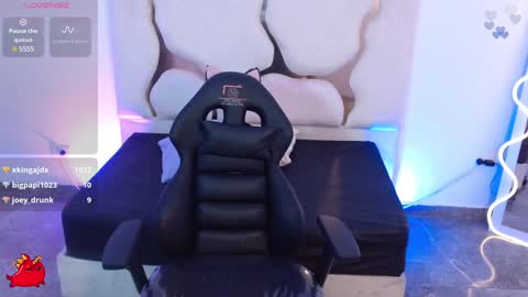 Snapshot of issa_tay1 chatting on February 2025 09:05:02 AM Issa online show from February 2025 09:05:02 AM