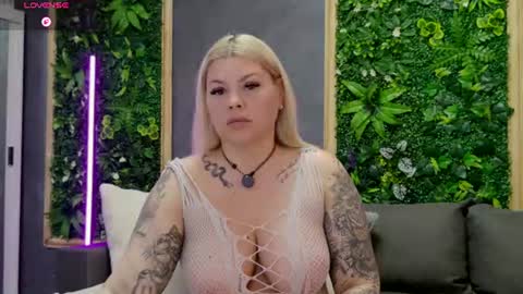 Snapshot of issaa20 chatting on June 2026 03:53:01 AM Alisa online show from June 2026 03:53:01 AM