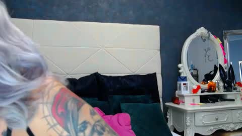 IssaSmyth online show from December 2024 08:05:01 AM