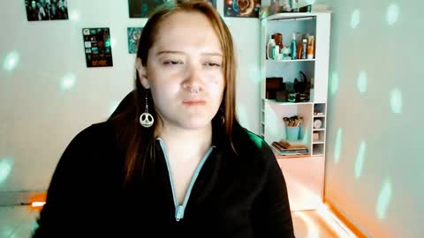 Snapshot of issis_demon chatting on December 2024 05:53:01 AM Yiz online show from December 2024 05:53:01 AM