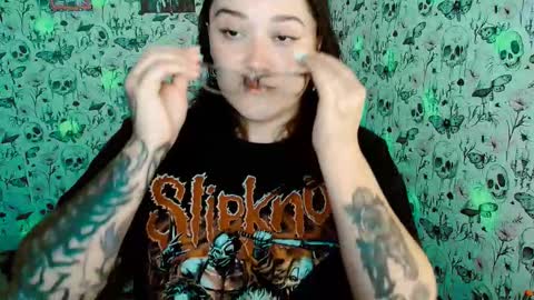 Yiz online show from March 2026 04:01:02 AM