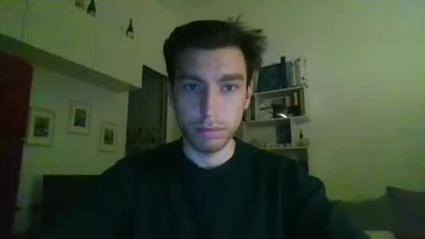 italian_boy_22 online show from January 2025 10:45:01 PM