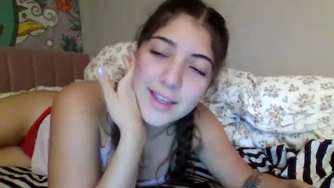 Snapshot of italiankittyx chatting on October 2025 04:56:02 AM ItalianKitty online show from October 2025 04:56:02 AM