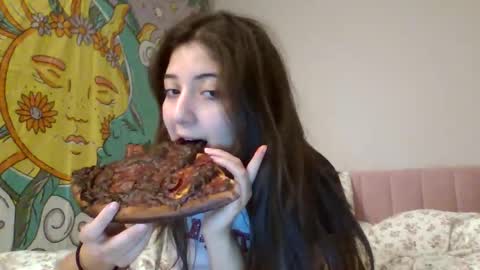 Snapshot of italiankittyx chatting on November 2025 08:51:01 PM ItalianKitty online show from November 2025 08:51:01 PM