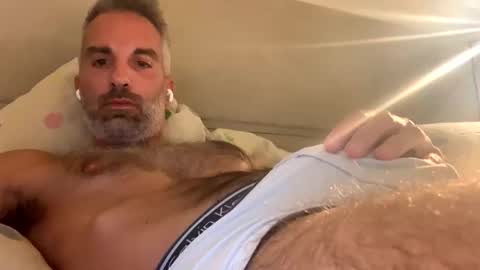 italiantoyboy84 online show from October 2025 11:00:02 PM