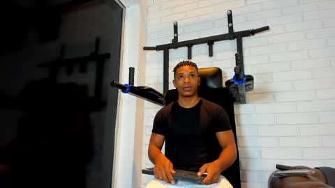 Italo Moore online show from September 2025 11:15:01 AM