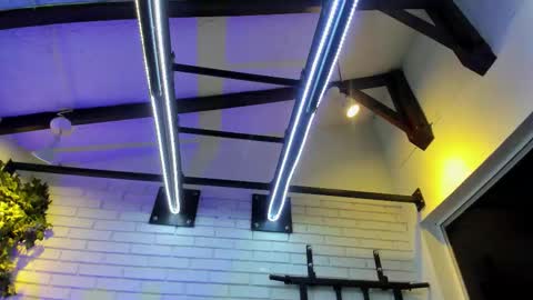 Italo Moore online show from November 2025 11:19:01 AM