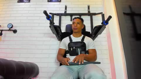 Italo Moore online show from December 2025 11:15:01 AM