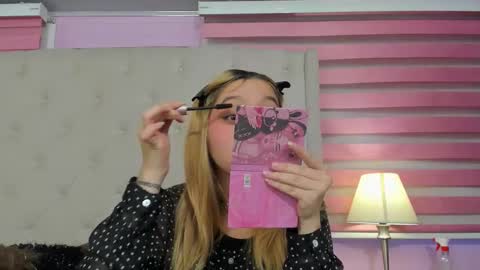 Snapshot of its_bibi chatting on September 2025 04:31:02 PM its_bibi online show from September 2025 04:31:02 PM