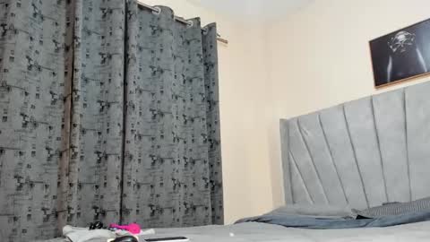 Snapshot of its_canella chatting on February 2025 01:57:01 AM canella online show from February 2025 01:57:01 AM