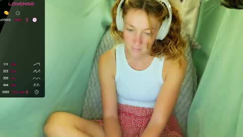 Snapshot of its_lily chatting on April 2026 11:06:01 PM Lily online show from April 2026 11:06:01 PM