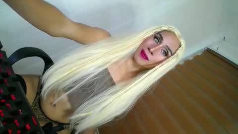 Snapshot of its_me_cesleste chatting on June 2026 08:16:02 AM its_me_cesleste online show from June 2026 08:16:02 AM
