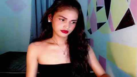 Snapshot of its_mirabel chatting on May 2026 05:12:01 AM MIRABEL online show from May 2026 05:12:01 AM