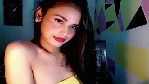 Snapshot of its_mirabel chatting on May 2026 05:04:02 AM MIRABEL online show from May 2026 05:04:02 AM