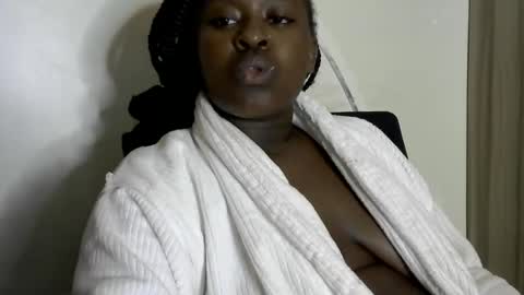 Snapshot of its_sweet chatting on December 2024 08:55:01 PM BigAss horny online show from December 2024 08:55:01 PM