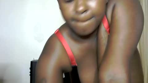 Snapshot of its_sweet chatting on January 2025 11:17:01 PM BigAss horny online show from January 2025 11:17:01 PM