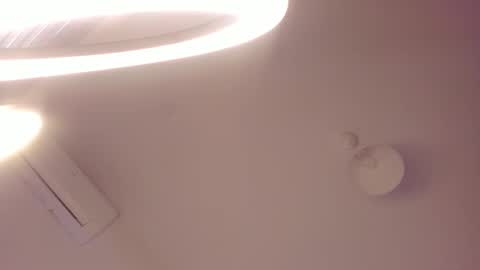 Isabella online show from November 2025 10:04:02 AM